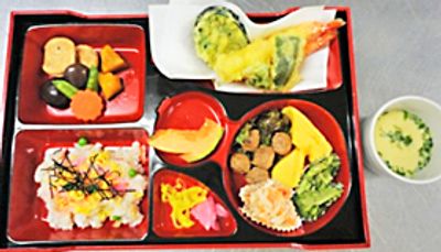 豪華な和風弁当の料理