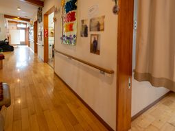 暖かみのある廊下