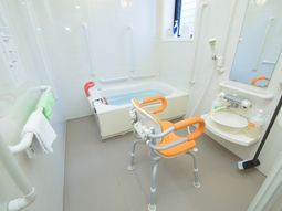 バリアフリーの浴室設備