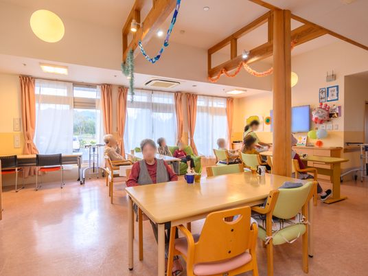 明るく広い居室の様子
