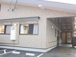 明るい建物のエントランス