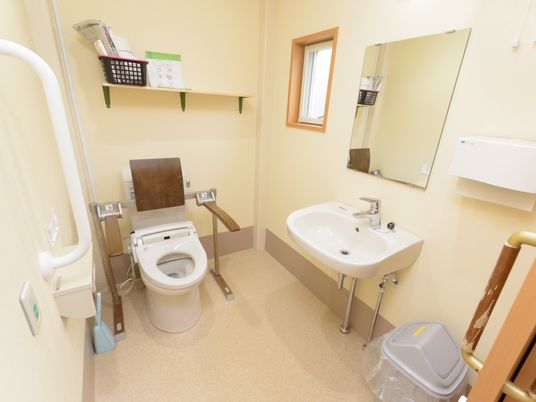 バリアフリーのトイレ空間