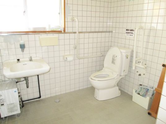 バリアフリー対応のトイレ
