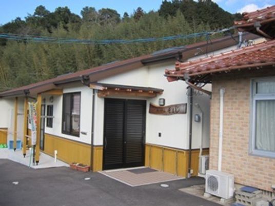 一軒家風の建物外観