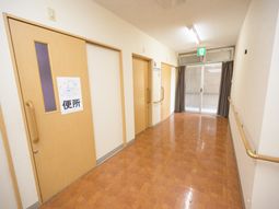 清潔な廊下と扉