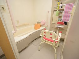 バリアフリー設備の浴室