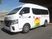 送迎車と建物外観  
