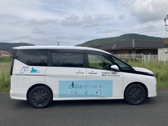 送迎車の側面  