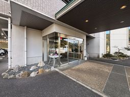 ガラス製の入口