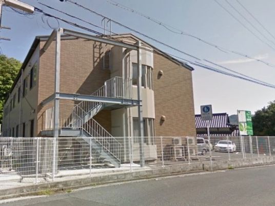 茶色い建物の外観