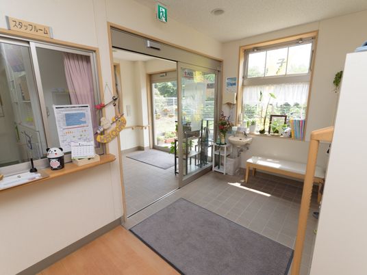 エントランスと掲示物