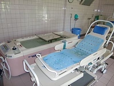 機能訓練室の介助浴槽