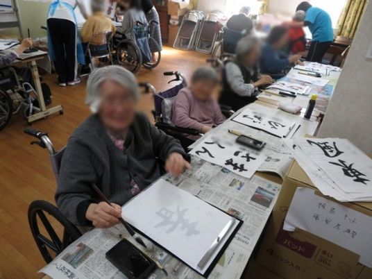 書道の活動を楽しむ室内