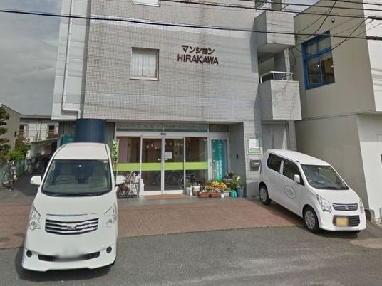 建物正面の出入口  