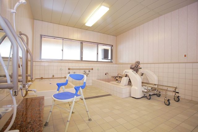 設備の整った浴室