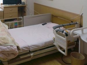 ベッドのある居室  