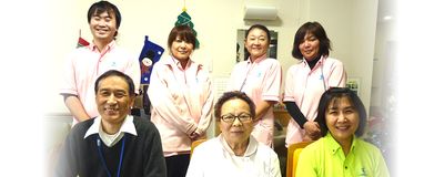 スタッフチームの集合写真