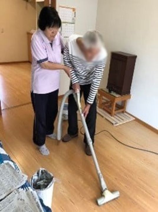 掃除のサポート風景