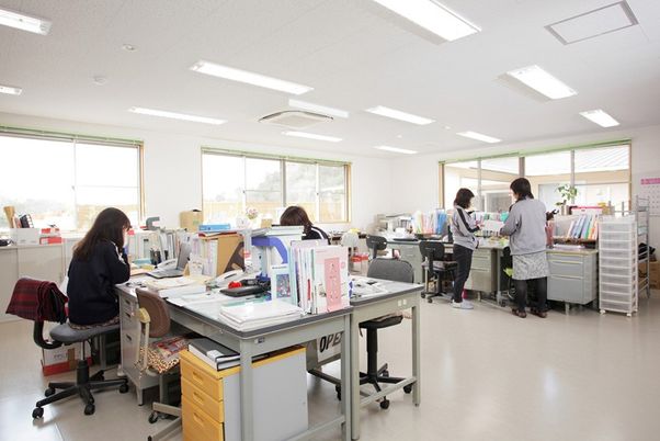 職員が働いている部屋
