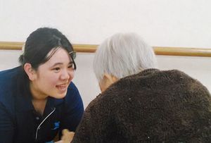 スタッフが交流する様子