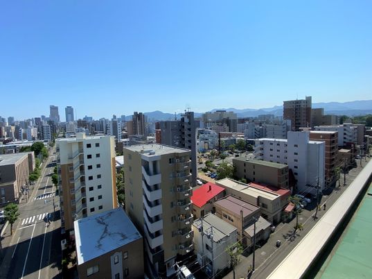 都会の景色バルコニーから