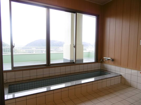 窓際の浴室
