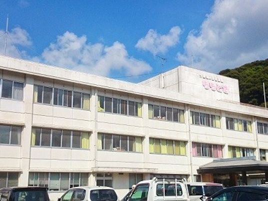 明るい建物外観  