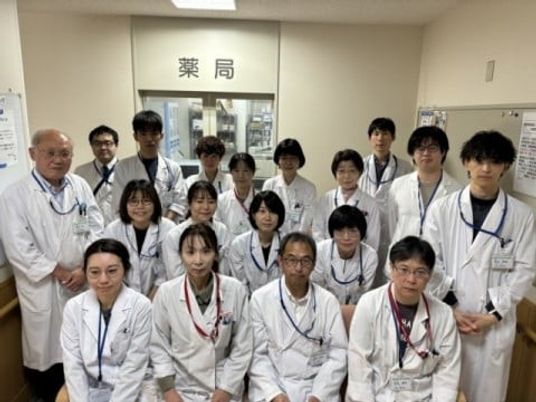 薬局前のスタッフ集合  