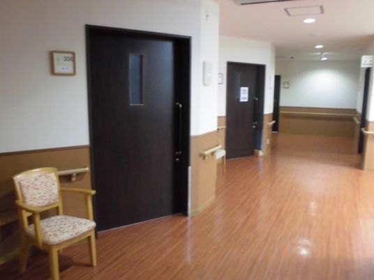 廊下の居室前  
