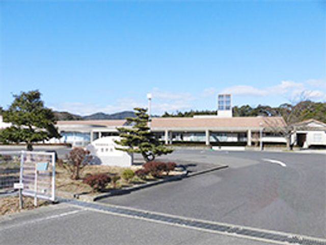 広々とした外観 外観 開放感のある広い空間です。自然に囲まれた落ち着いた雰囲気が魅力的です。