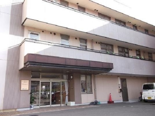 施設の落ち着いた外観