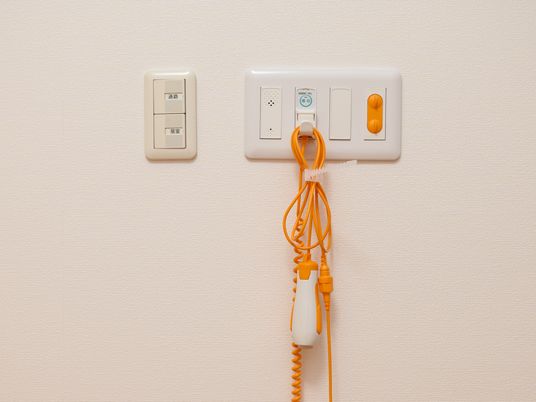 呼出装置付き壁面