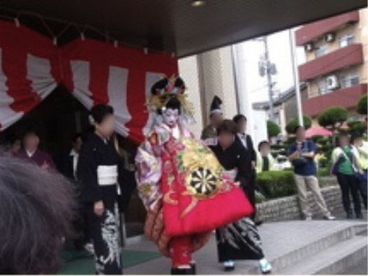 祭りの様子エントランス