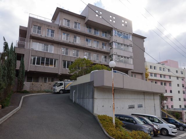 広々とした建物外観 外観 ゆとりある空間が確保された建物です。通勤時の心地よい環境がお待ちしています。
