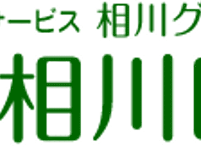 明るい居室の一角 居室 広々とした居室の一角は、ゆったりとした椅子が配置され、一息つくのに適した落ち着いた空間です。