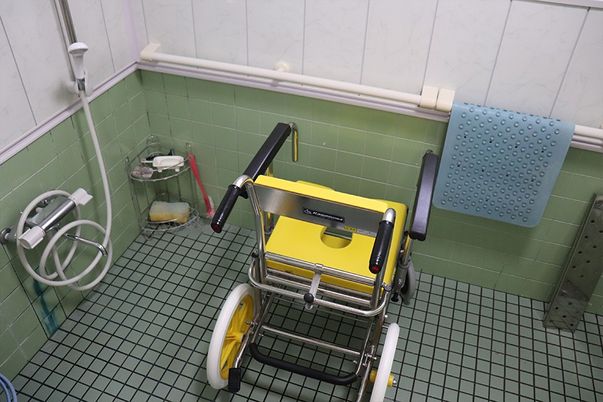 車椅子対応の浴室