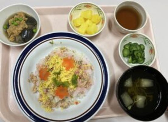 色とりどりの料理