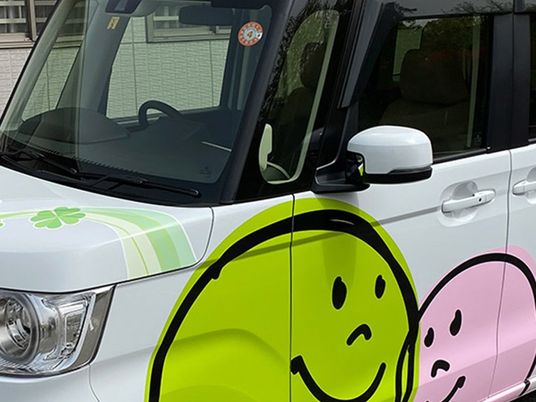 送迎車の側面  