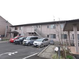 外観と駐車場の施設