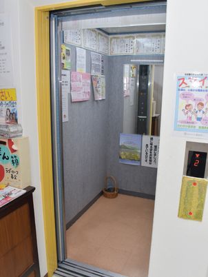 エレベーター前の廊下