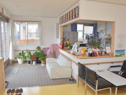 待合室の明るい空間