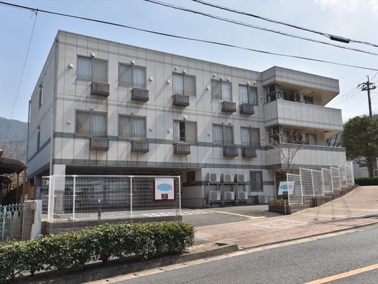 施設の外観ビル