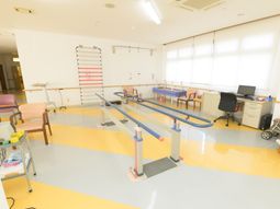 明るい機能訓練室
