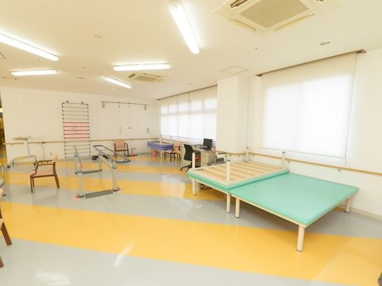 明るいリハビリ用スペース