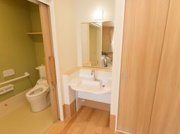 清潔な洗面所とトイレ