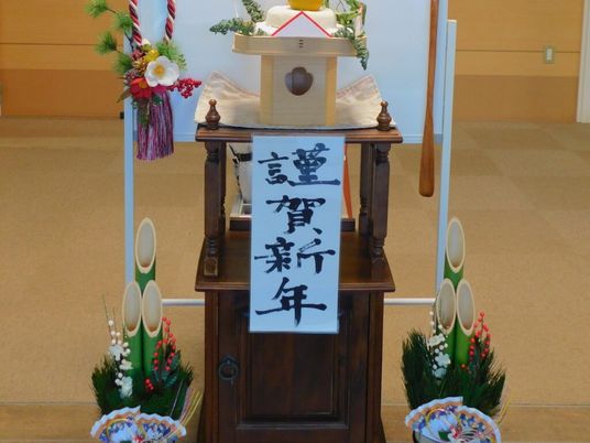 正月飾りのあるロビー  