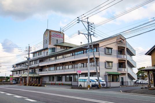 三階建ての建物外観