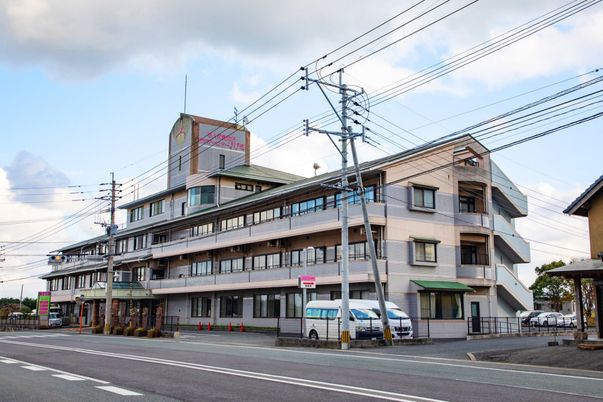 三階建ての建物外観