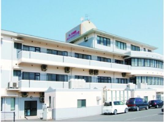 白い建物外観  