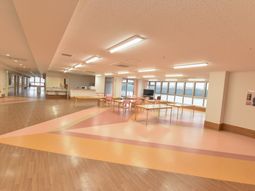 広々とした空間のダイニング